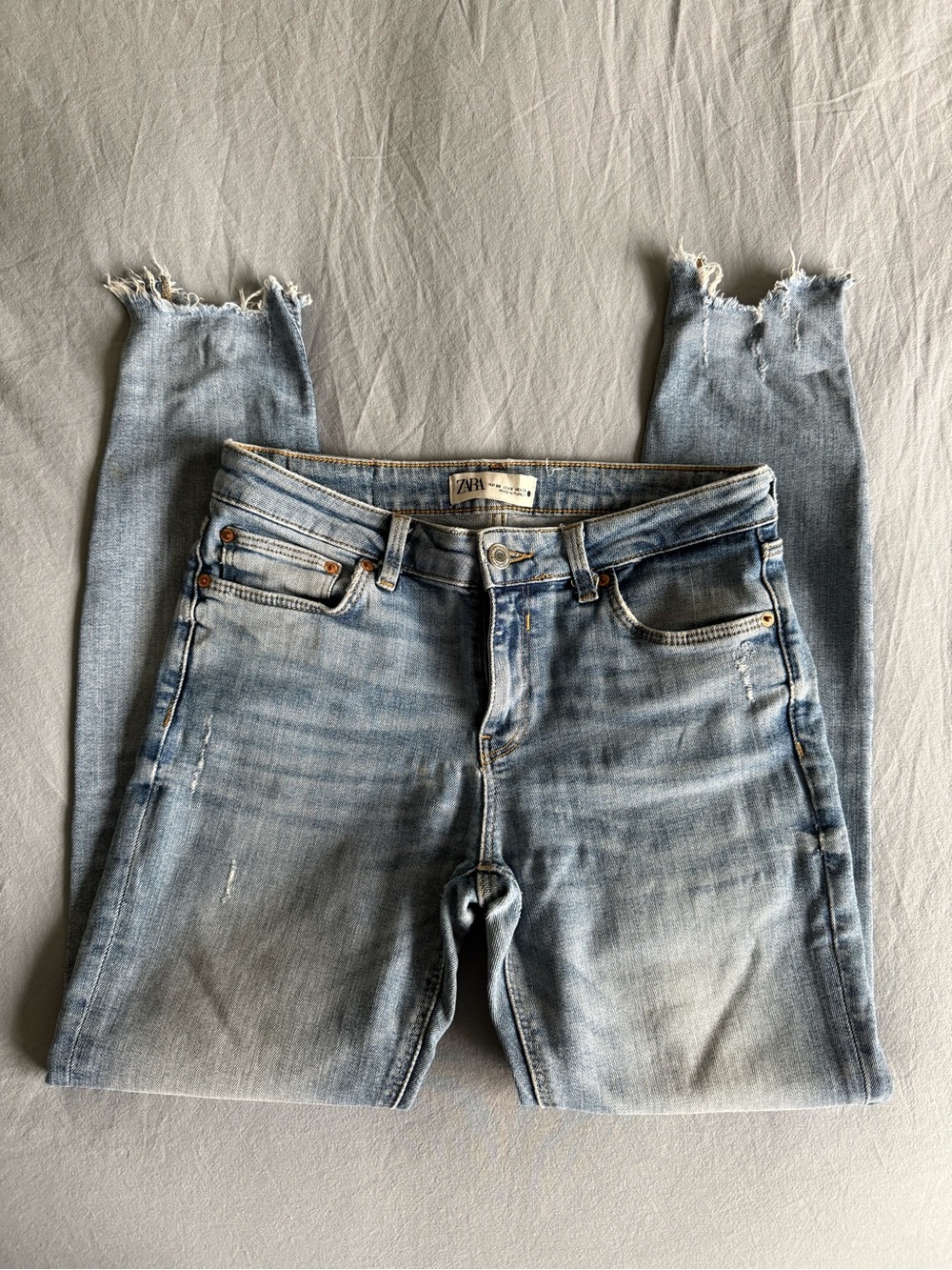 Zara Premium Denim Light Wash Distressed Skinny Jeans US 6